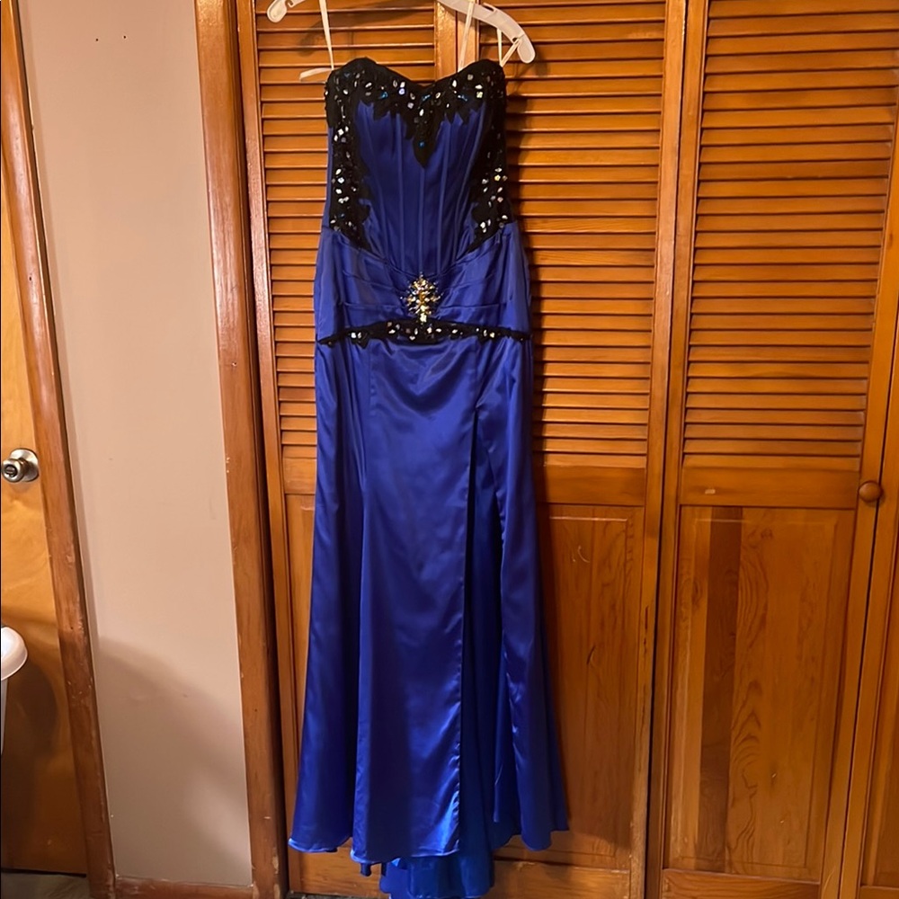 Jasz Couture Elegant Blue Strapless Evening Gown